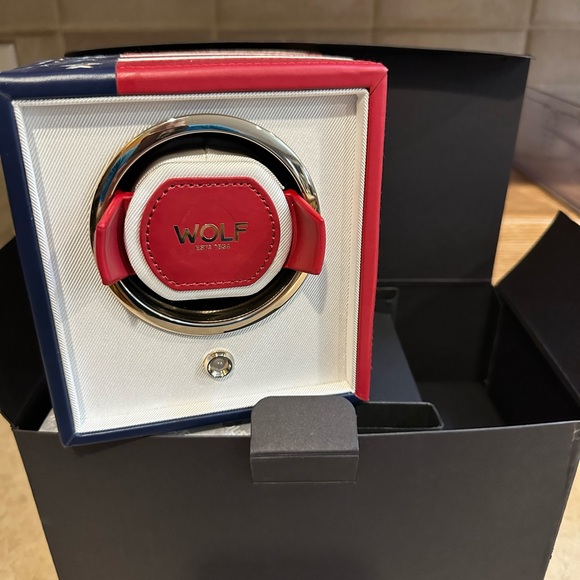 NIB Wolf American Flag Single Watch Winder - Picture 6 of 15
